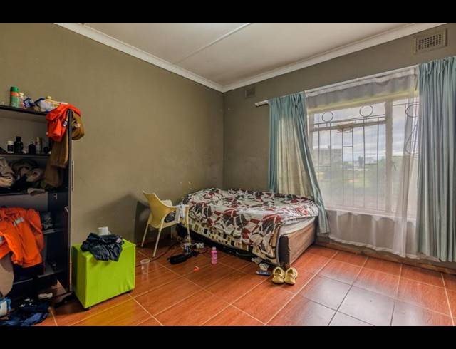 9 BEDROOM HOUSE FOR SALE IN SCOTTSVILLE